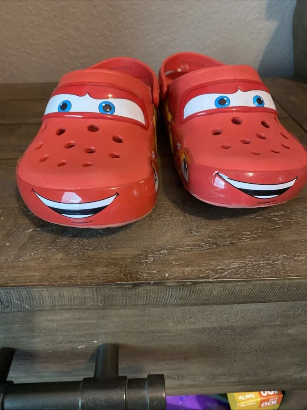 lightning mcqueen crocs M8 W10 - Picture 2 of 7